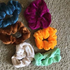 6 scrunchies